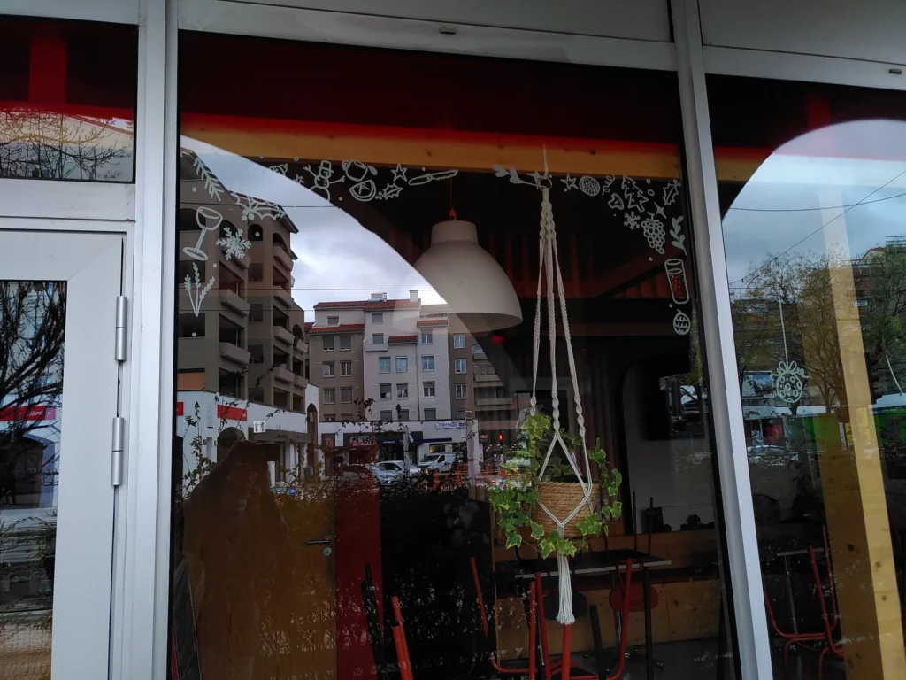 Peinture sur vitrine_posca_restaurant
